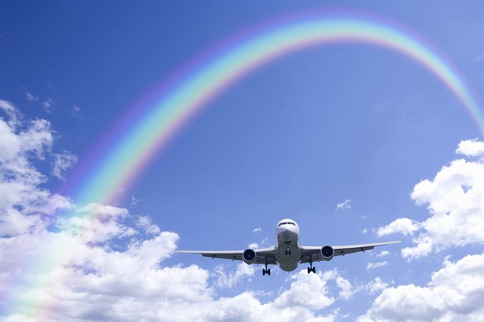 旅客機と雲と虹