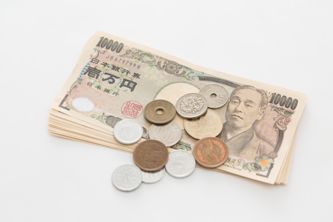 一万円札と小銭